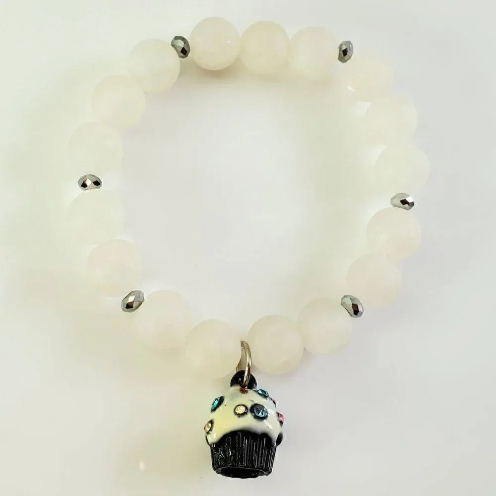 Natural White Quartz Stone Beaded Stretch Gemstone Bracelet w/Cupcake Charm NEW